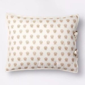 King Lofty Cotton Slub Woodblock
Print Floral Quilt Sham White